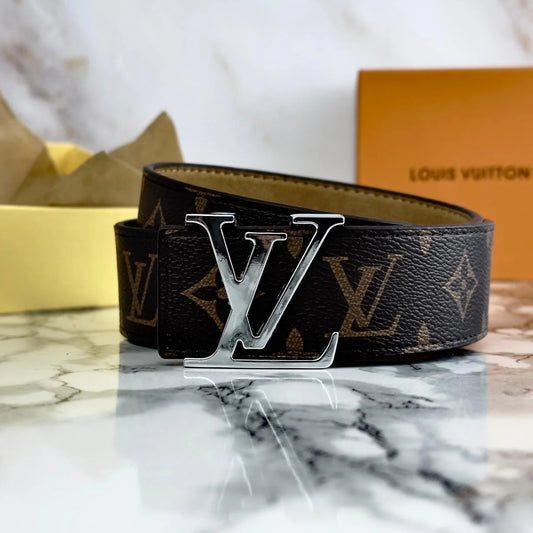 CORREA LV + ESTUCHE ORIGINAL DE LA MARCA